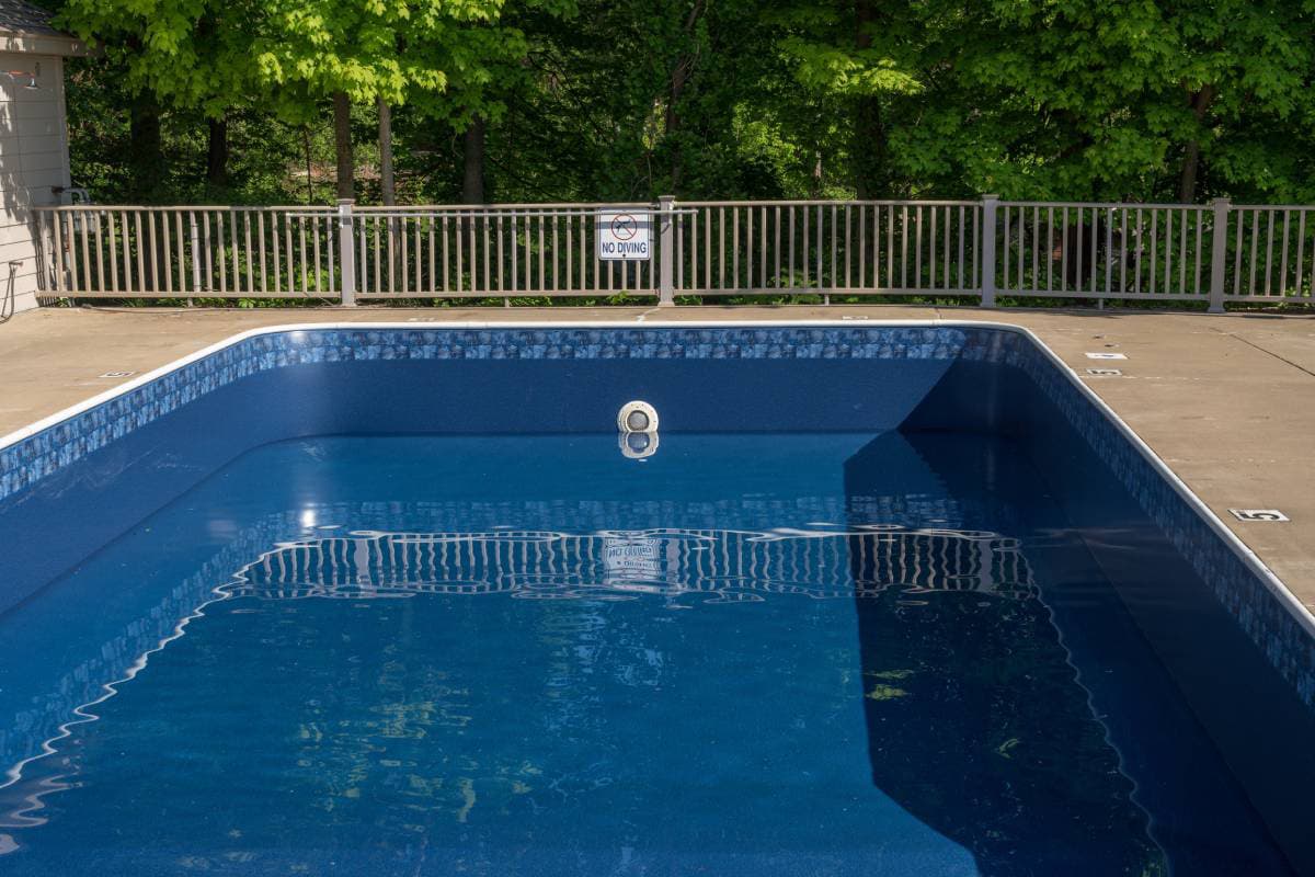 8 Effective Methods Leak in an Above Ground Pool.