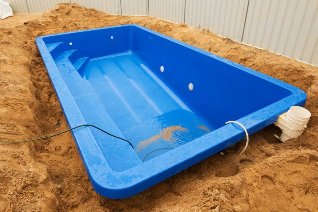 Choosing Between Fiberglass and Concrete Pools.