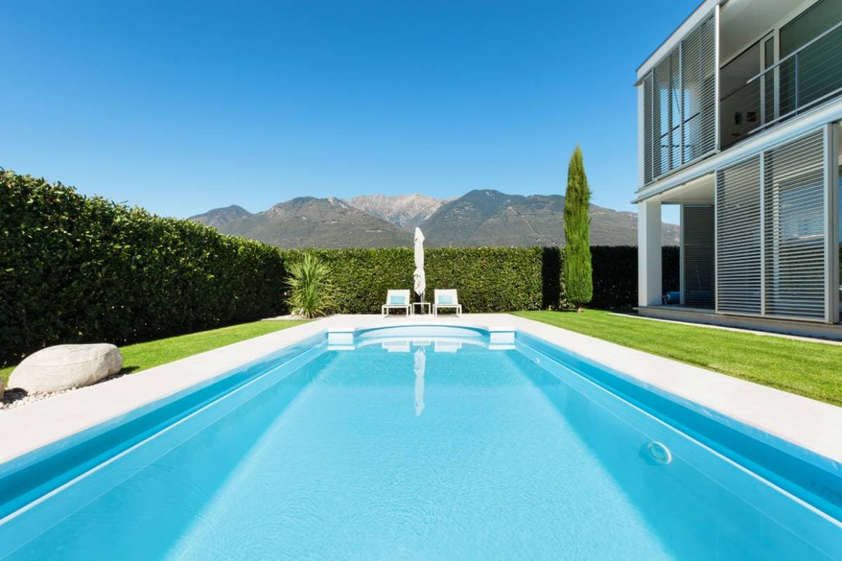 Will Black Plastic Heat Your Pool?