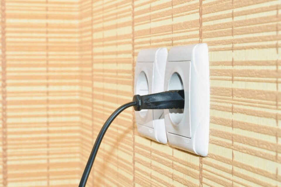 Why Your Toaster Oven Plug Get Hot.