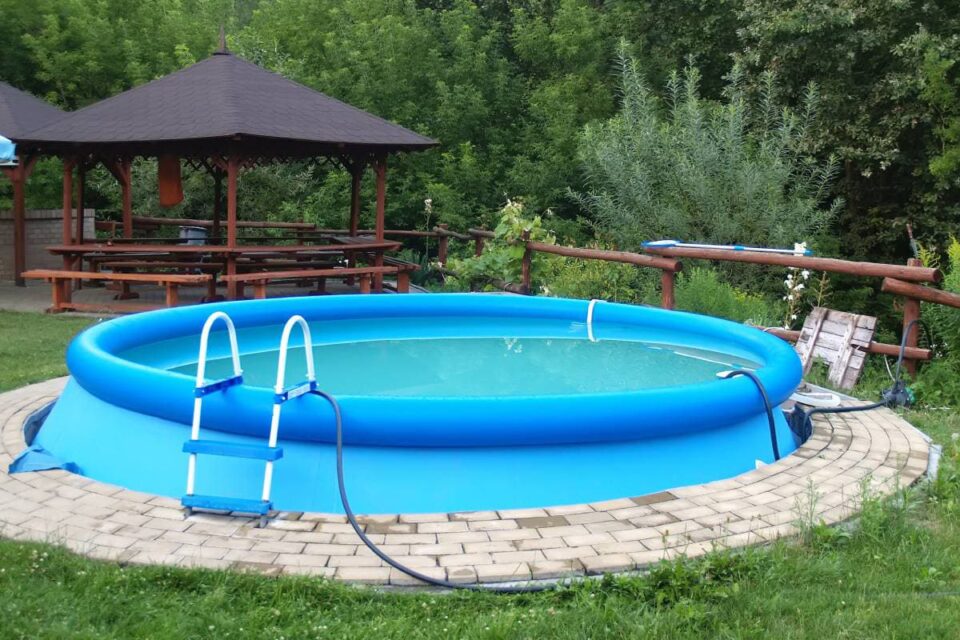 8 Effective Methods Leak in an Above Ground Pool.